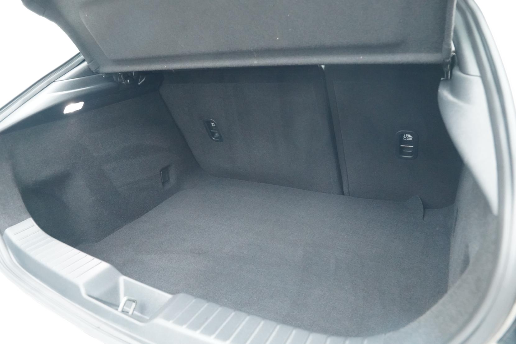 Mazda 3 2.0 Fastback 20S L