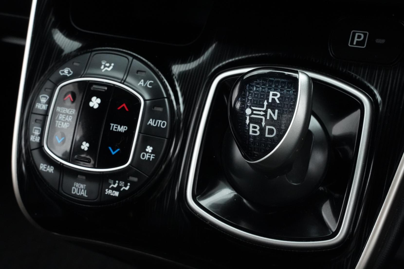 Toyota Esquire 1.8 HYBRID HYBRID GI