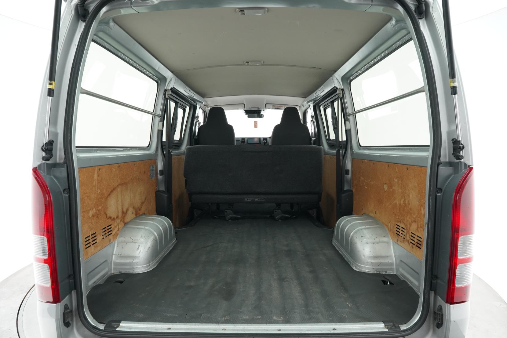 Toyota Hiace 2.8 Diesel 4WD 5 Door