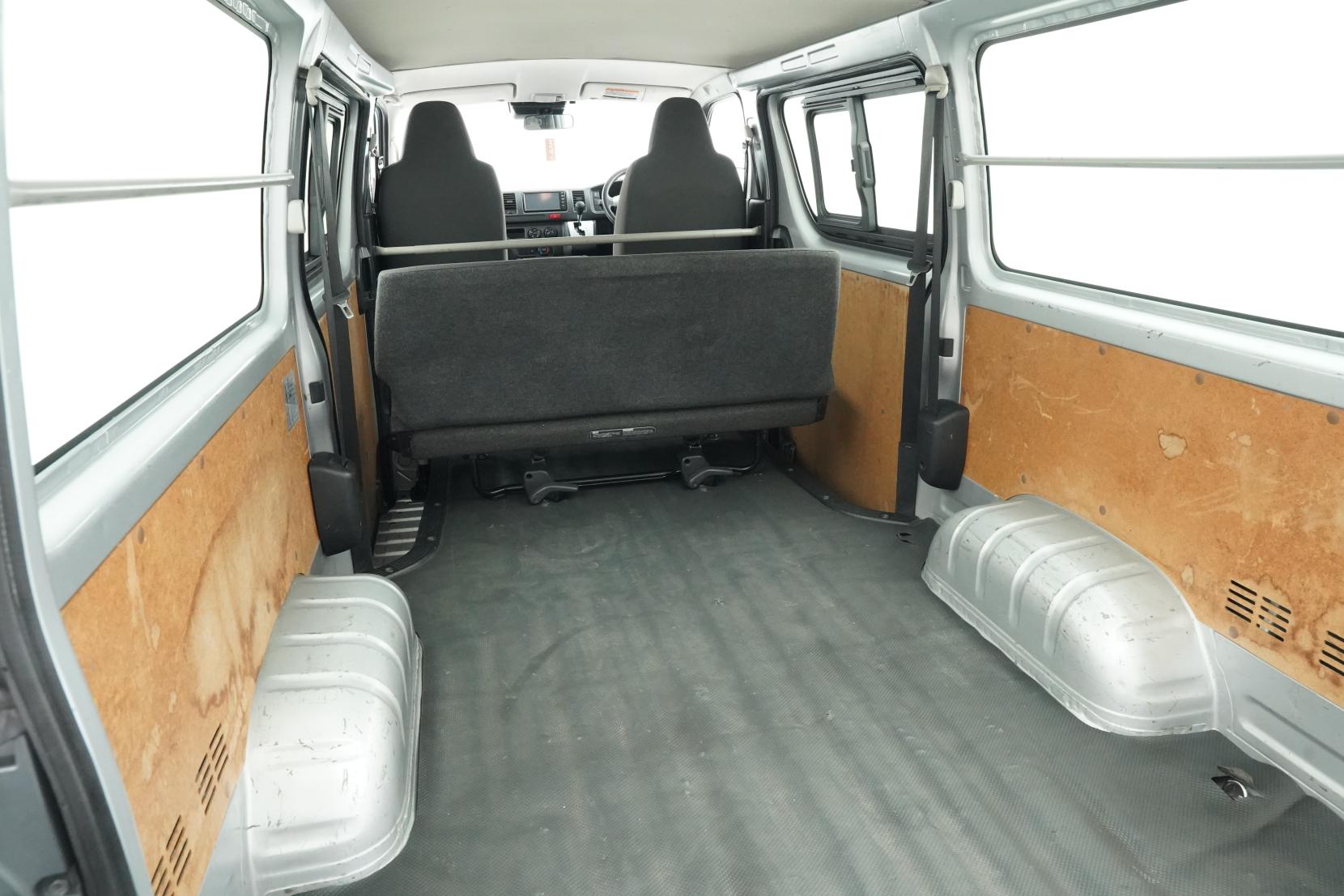 Toyota Hiace 2.8 Diesel 4WD 5 Door