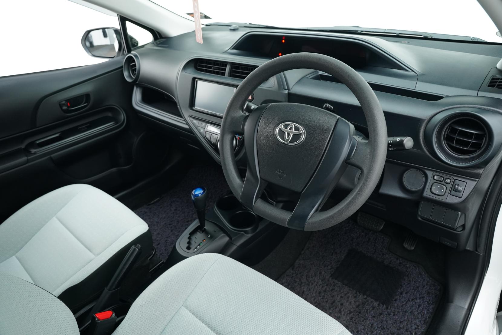 Toyota Aqua Hybrid L