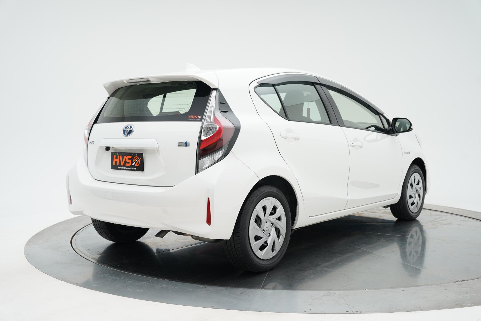 Toyota Aqua Hybrid L