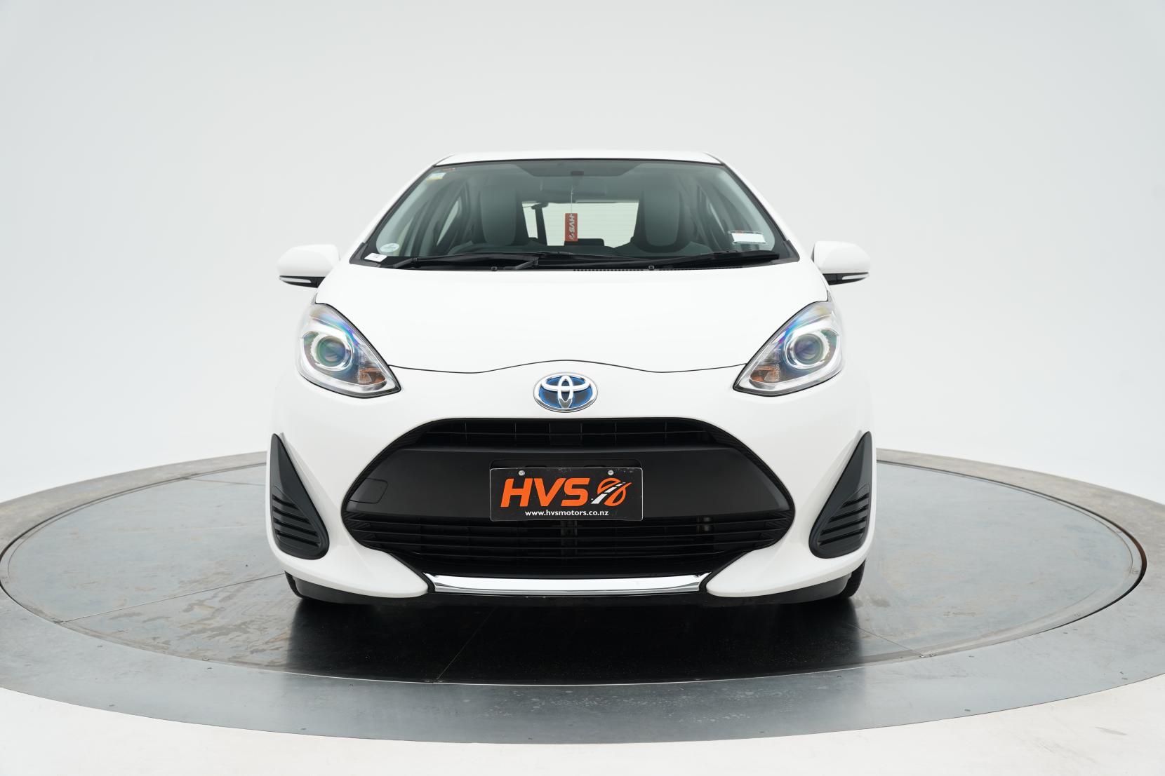 Toyota Aqua Hybrid L