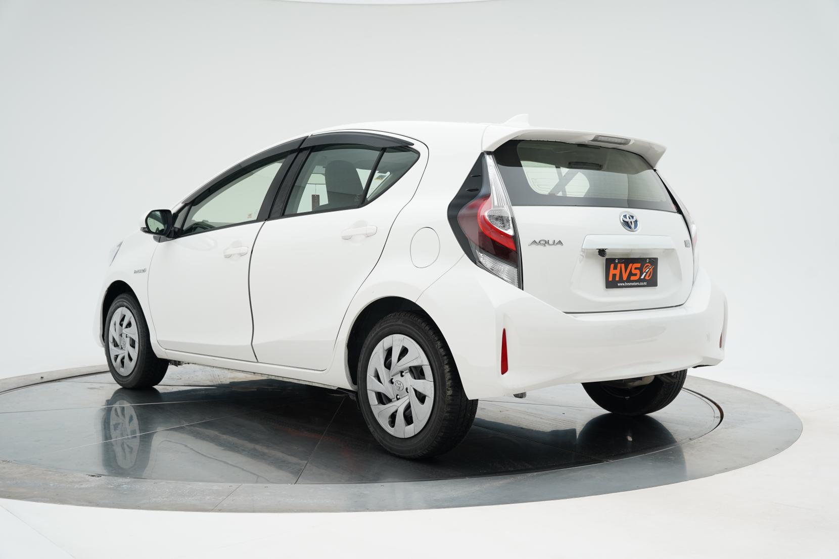 Toyota Aqua Hybrid L