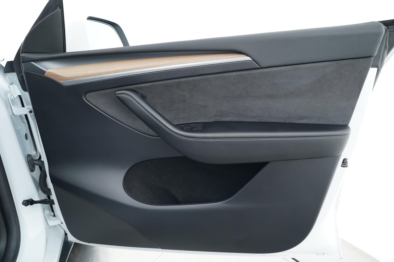 Tesla Model Y REAR WHEEL DRIVE 60K