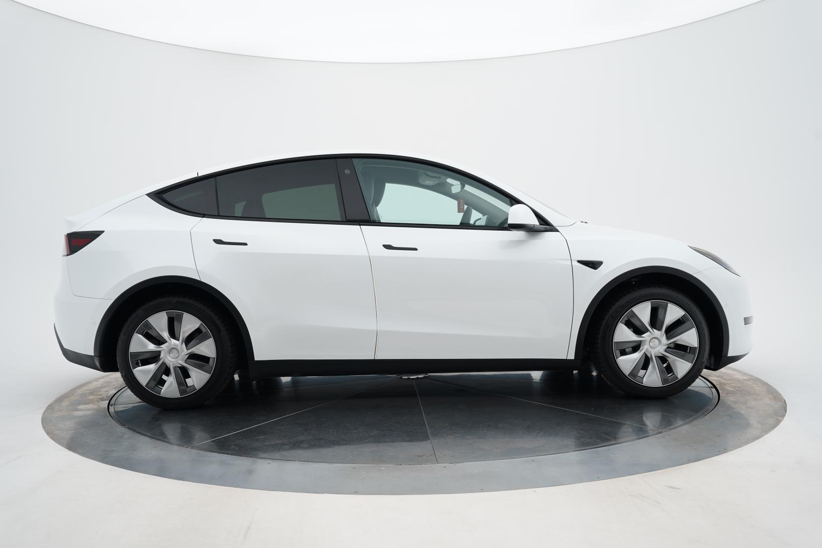 Tesla Model Y REAR WHEEL DRIVE 60K
