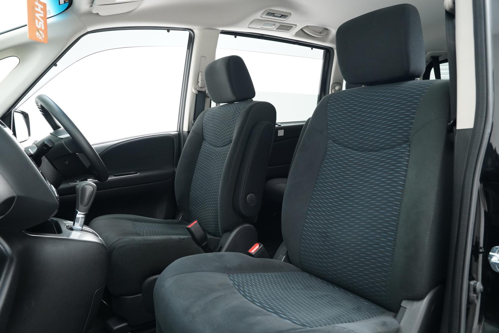 Nissan Serena (1991 – present) Hybrid X V Selection