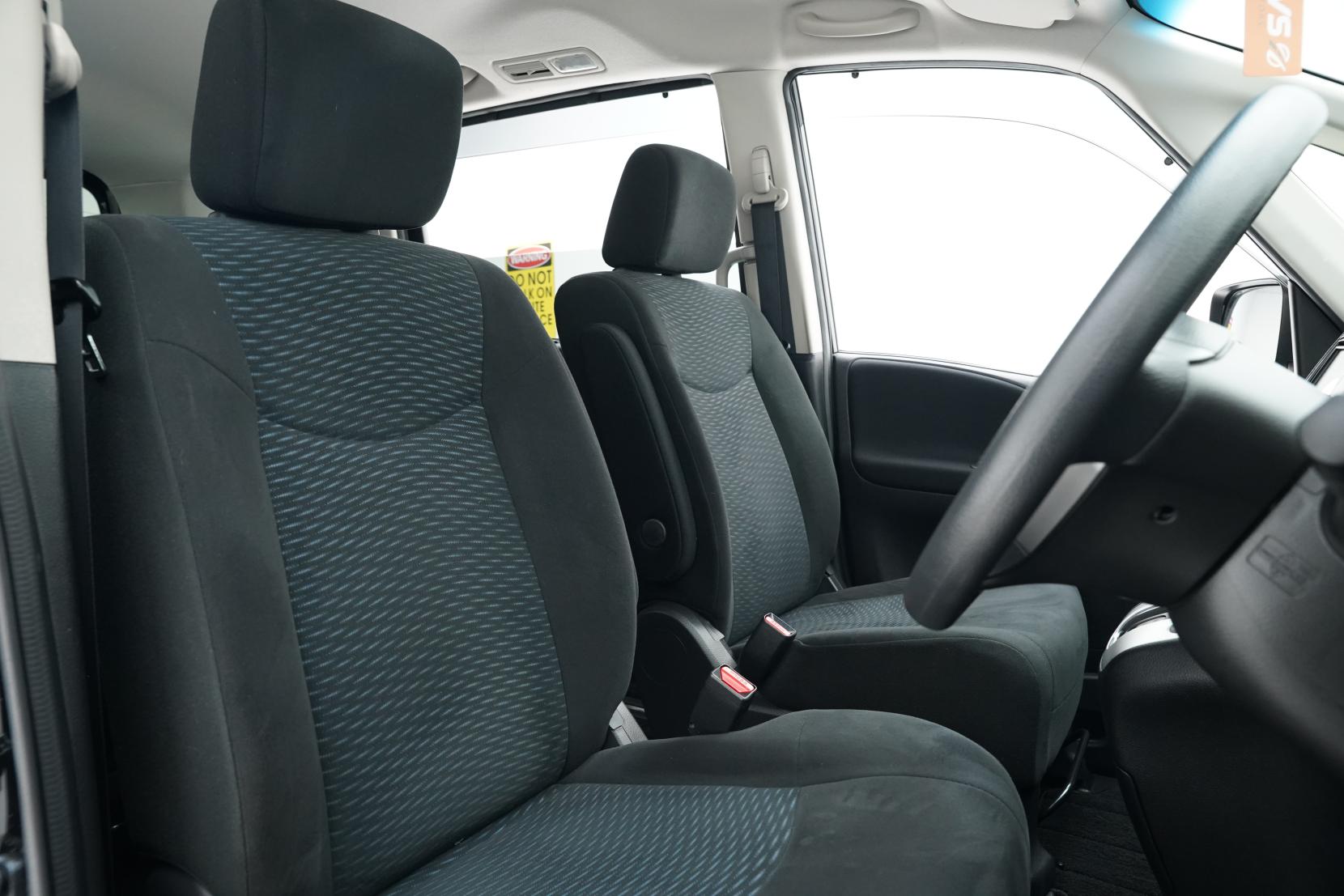 Nissan Serena (1991 – present) Hybrid X V Selection