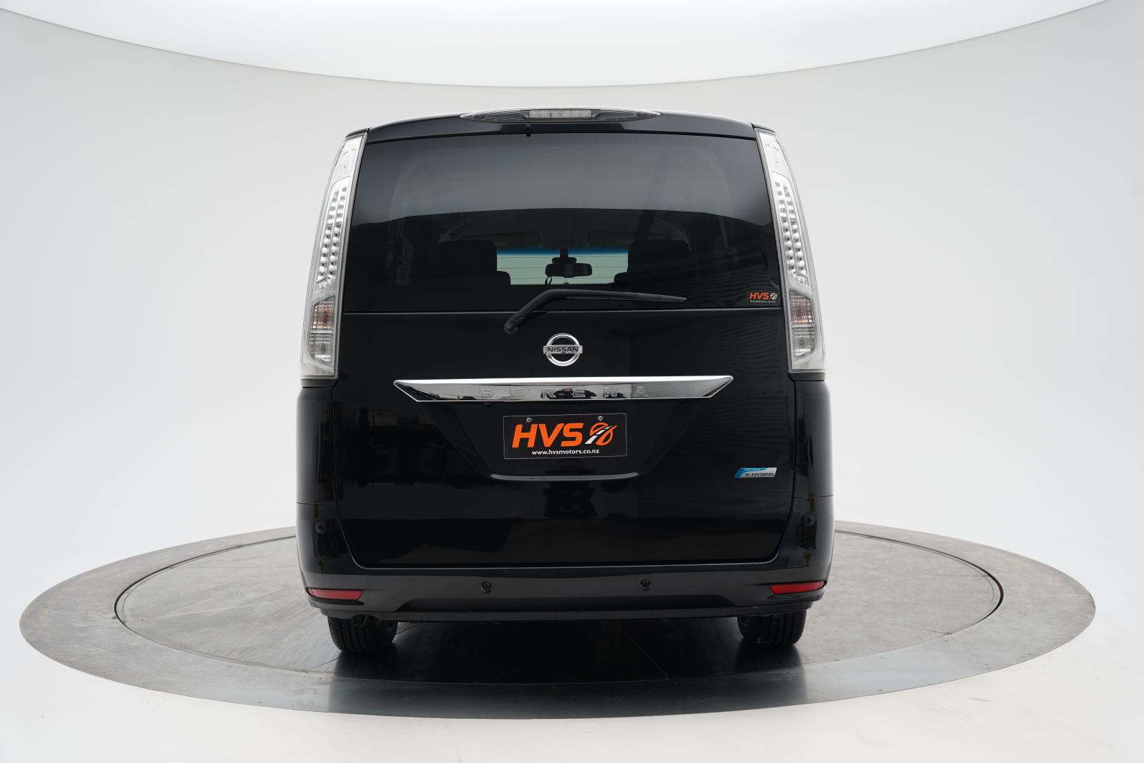 Nissan Serena (1991 – present) Hybrid X V Selection