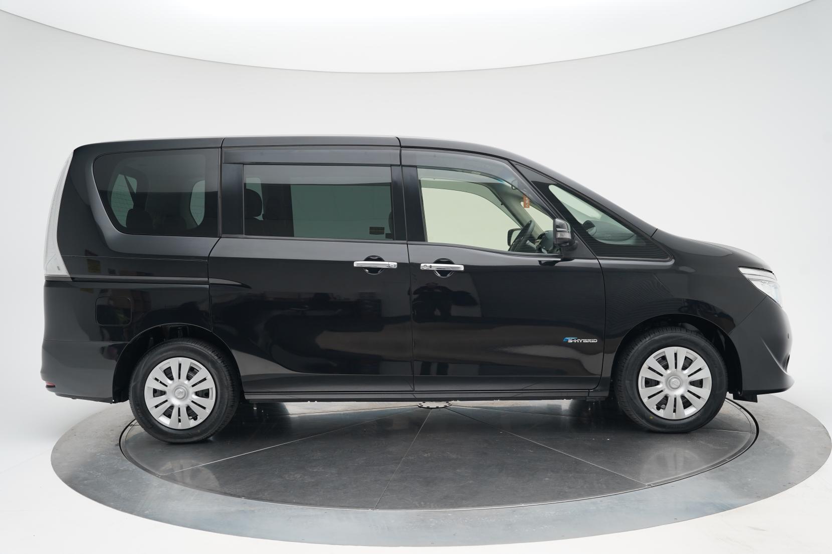 Nissan Serena (1991 – present) Hybrid X V Selection