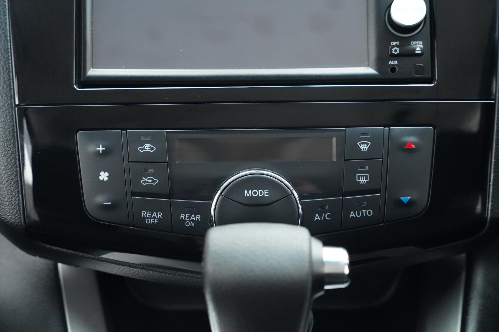 Nissan Serena (1991 – present) Hybrid X V Selection
