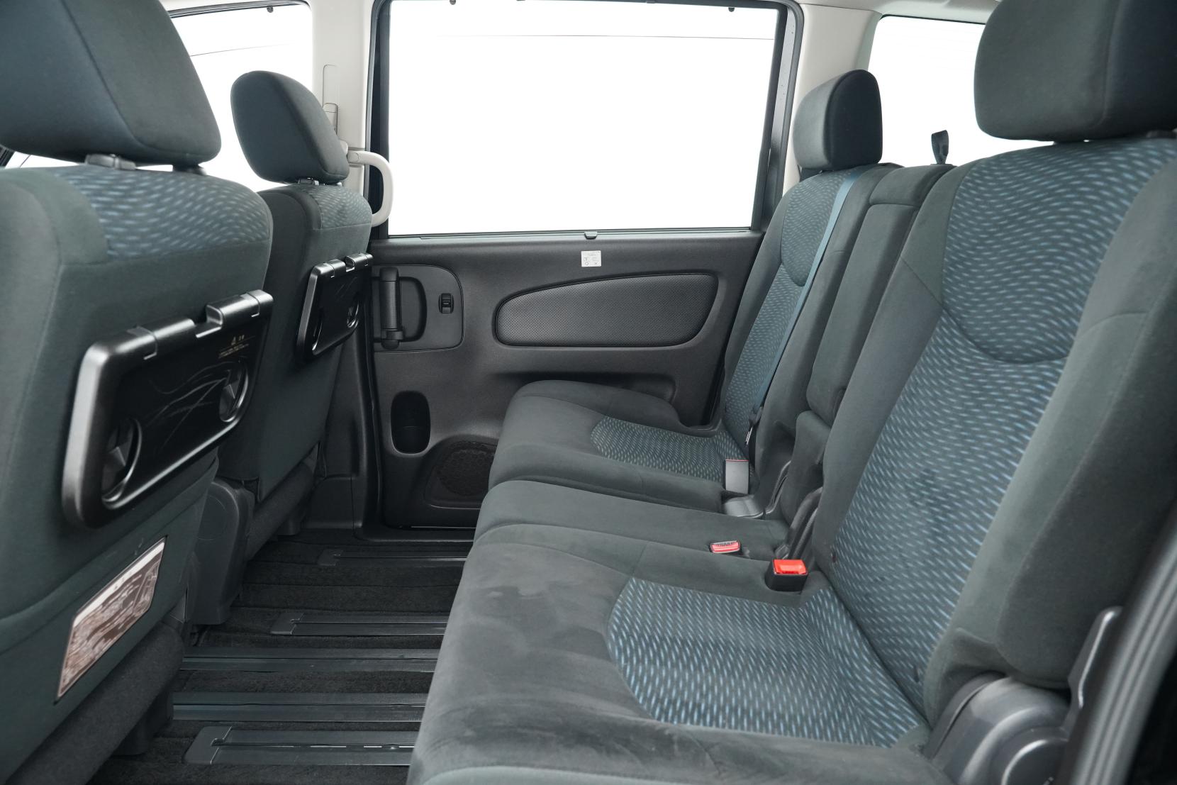 Nissan Serena (1991 – present) Hybrid X V Selection