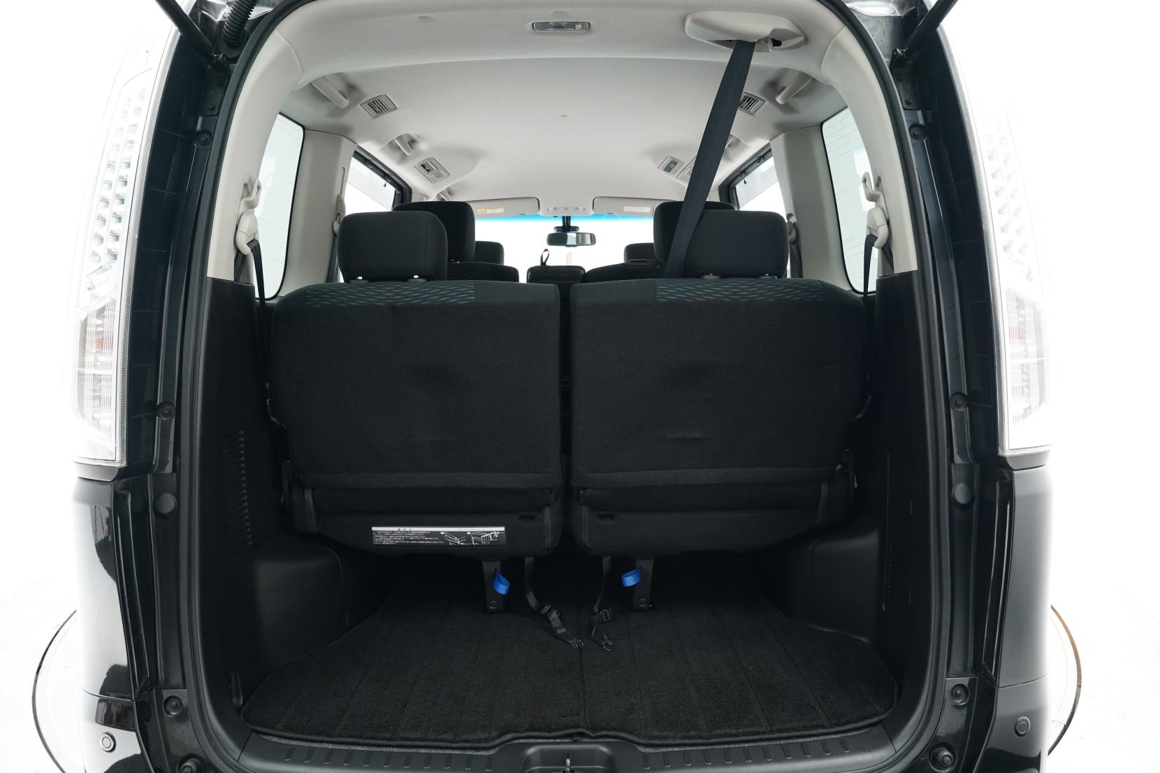 Nissan Serena (1991 – present) Hybrid X V Selection