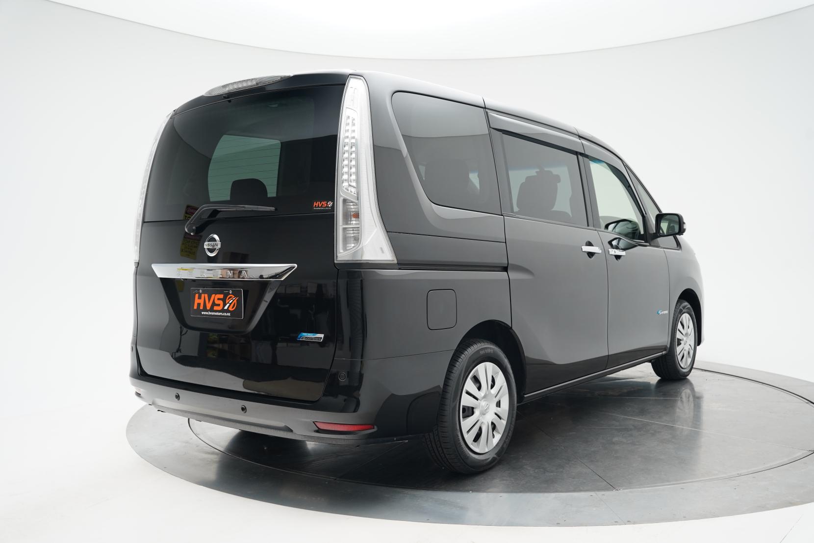 Nissan Serena (1991 – present) Hybrid X V Selection