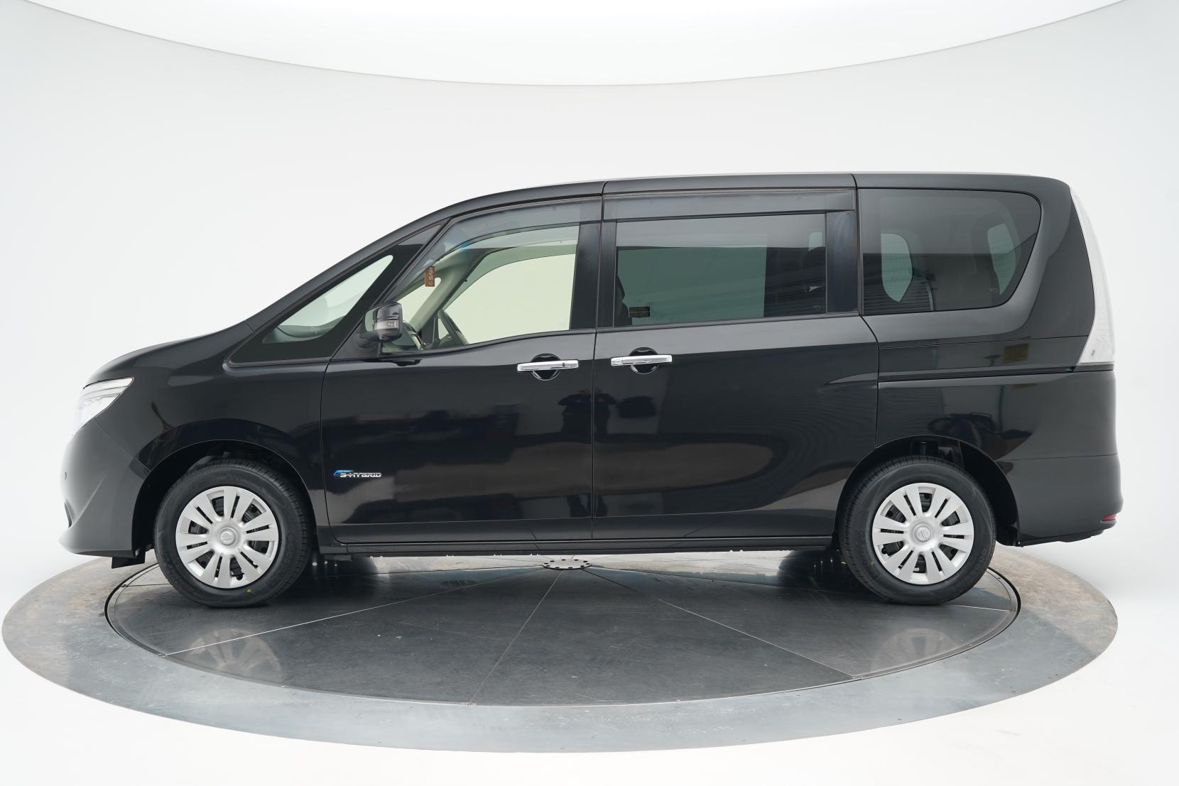 Nissan Serena (1991 – present) Hybrid X V Selection