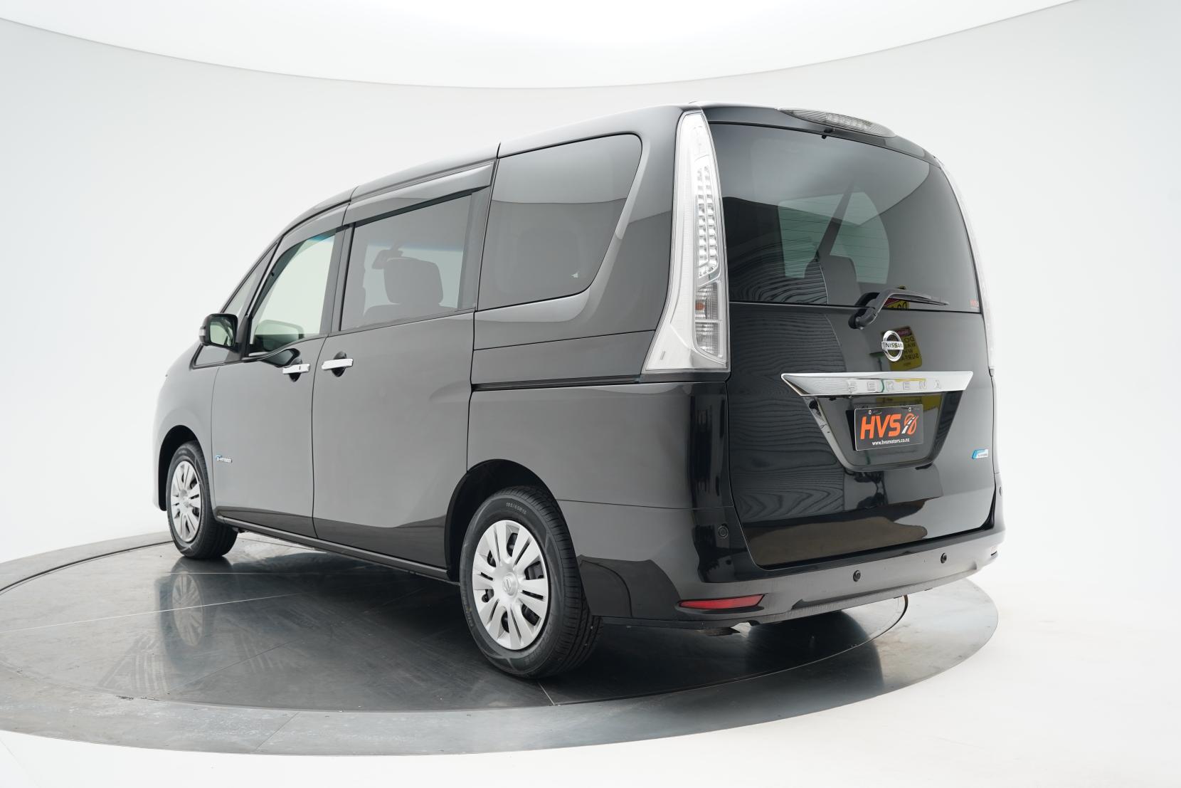 Nissan Serena (1991 – present) Hybrid X V Selection