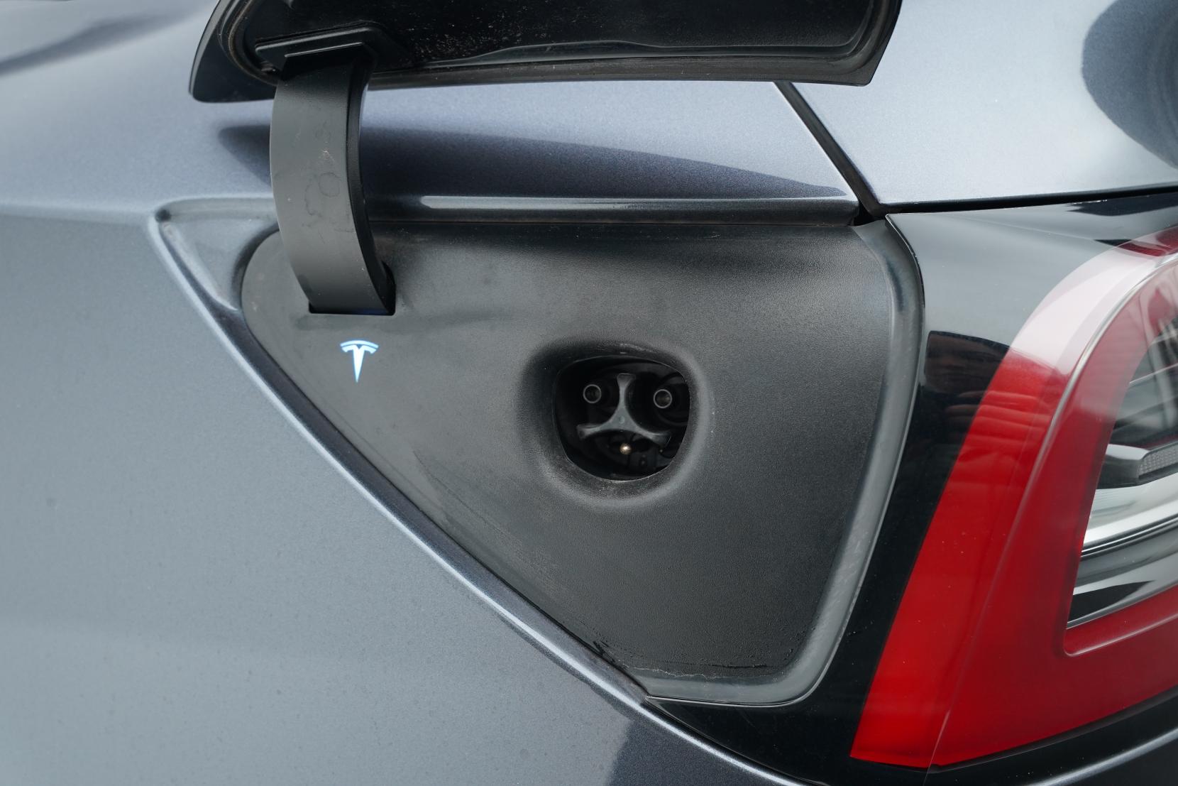 Tesla Model Y PERFORMANCE 79KWH/EV Performance AWD