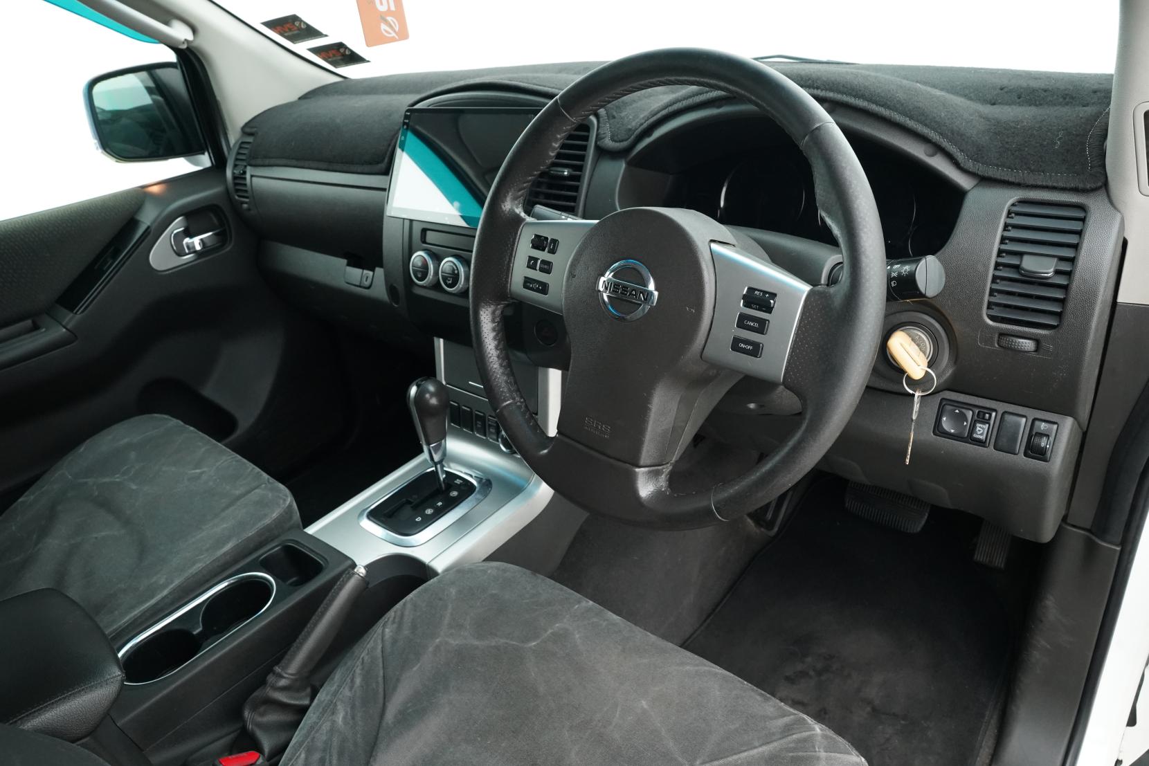 Nissan Navara 3.0 D/C 3.0D 4WD ST-X AT