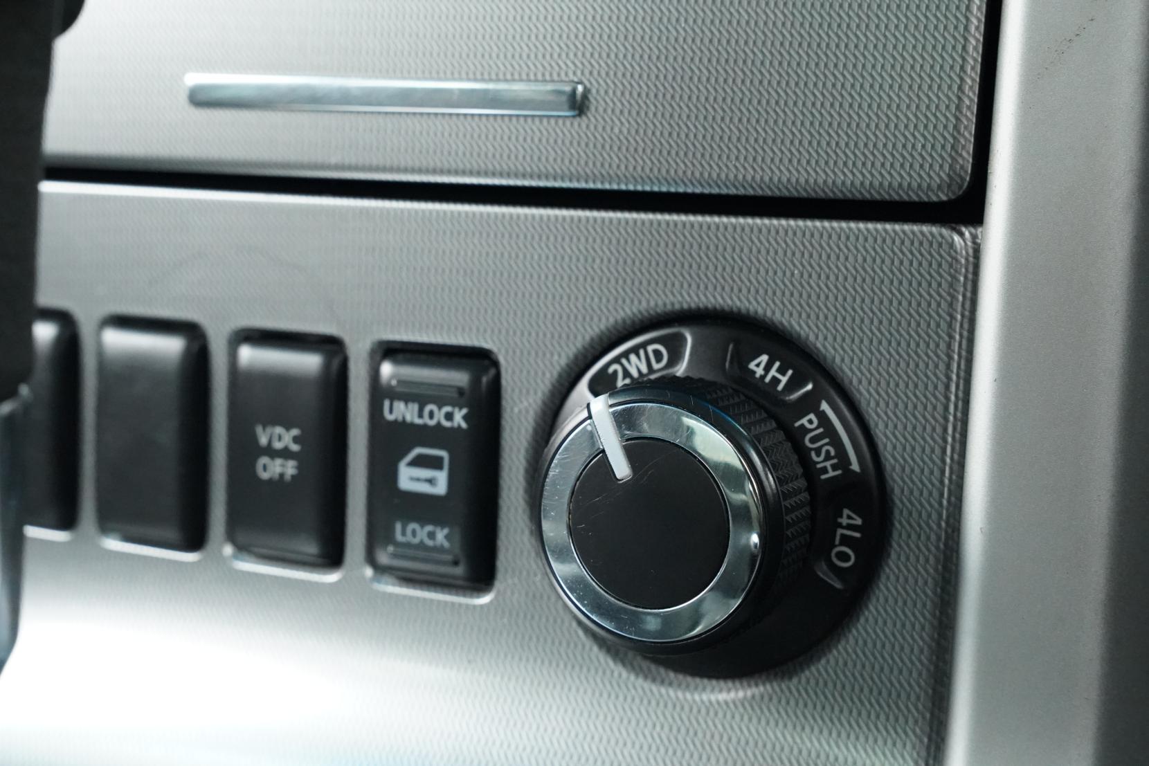 Nissan Navara 3.0 D/C 3.0D 4WD ST-X AT