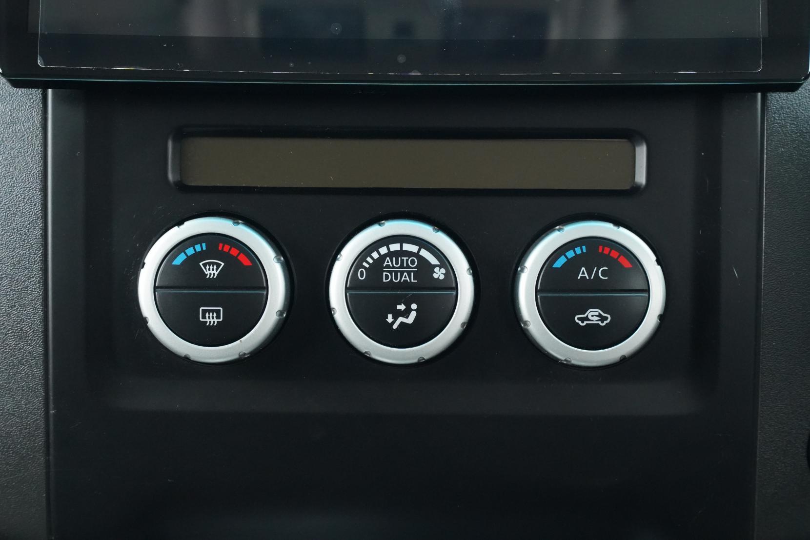 Nissan Navara 3.0 D/C 3.0D 4WD ST-X AT