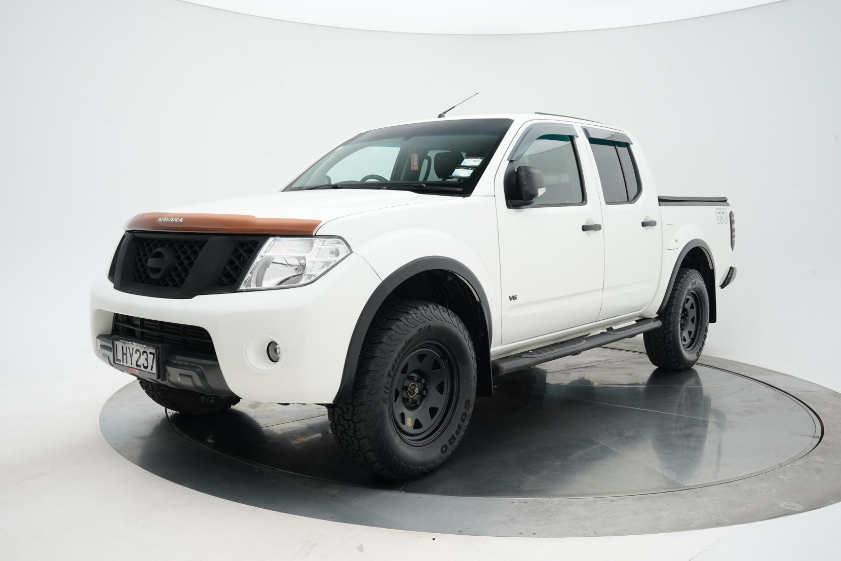 Nissan Navara 3.0 D/C 3.0D 4WD ST-X AT