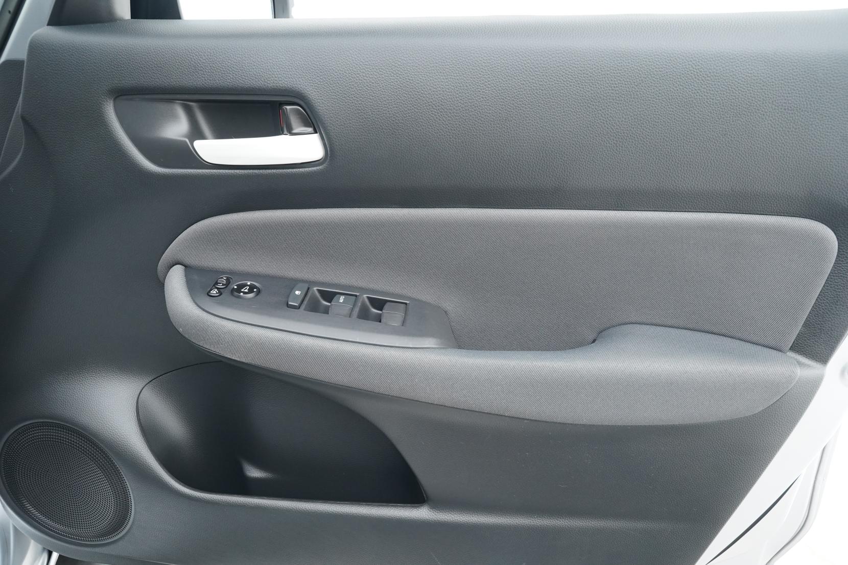 Honda Fit ARIA e:HEV 4wd Hybrid