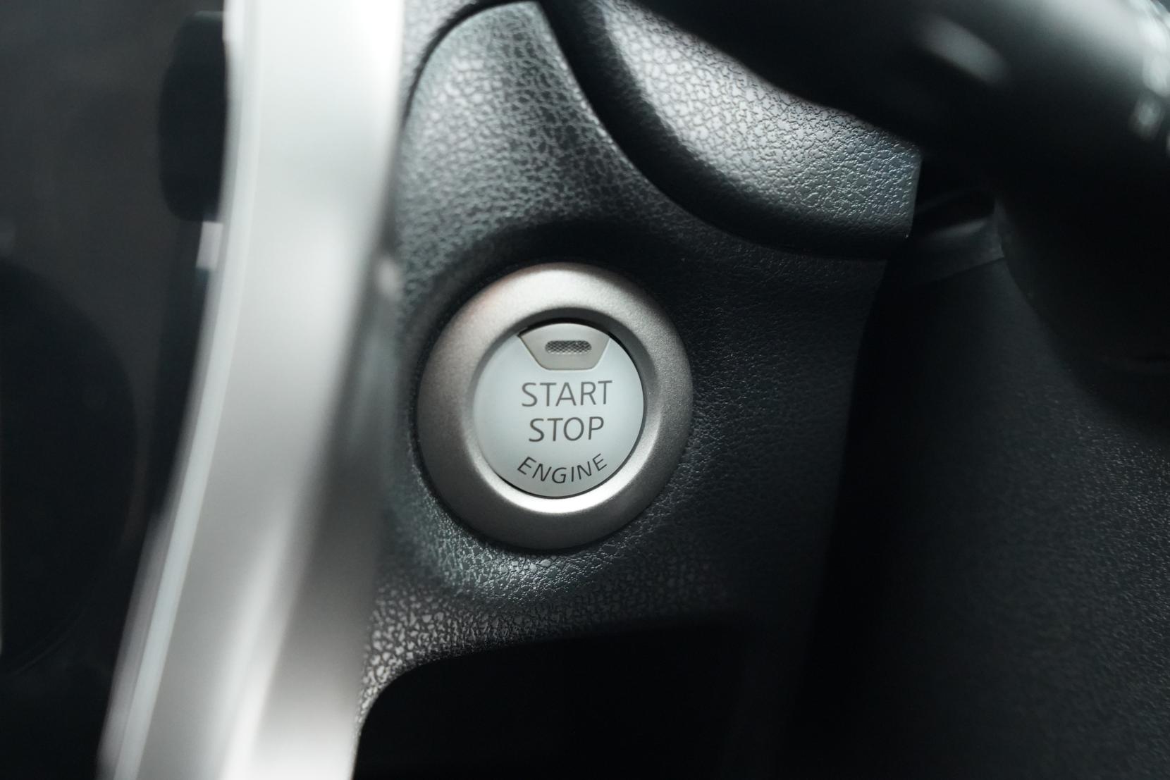 Nissan Note (2004–present) X