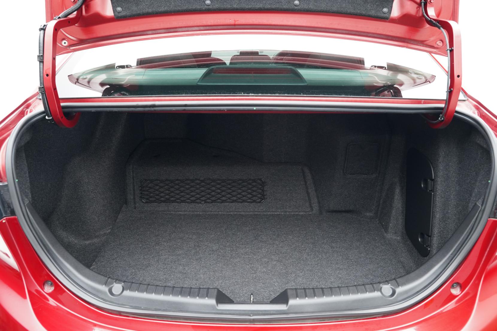 Mazda Axela 2.0 Hybrid S