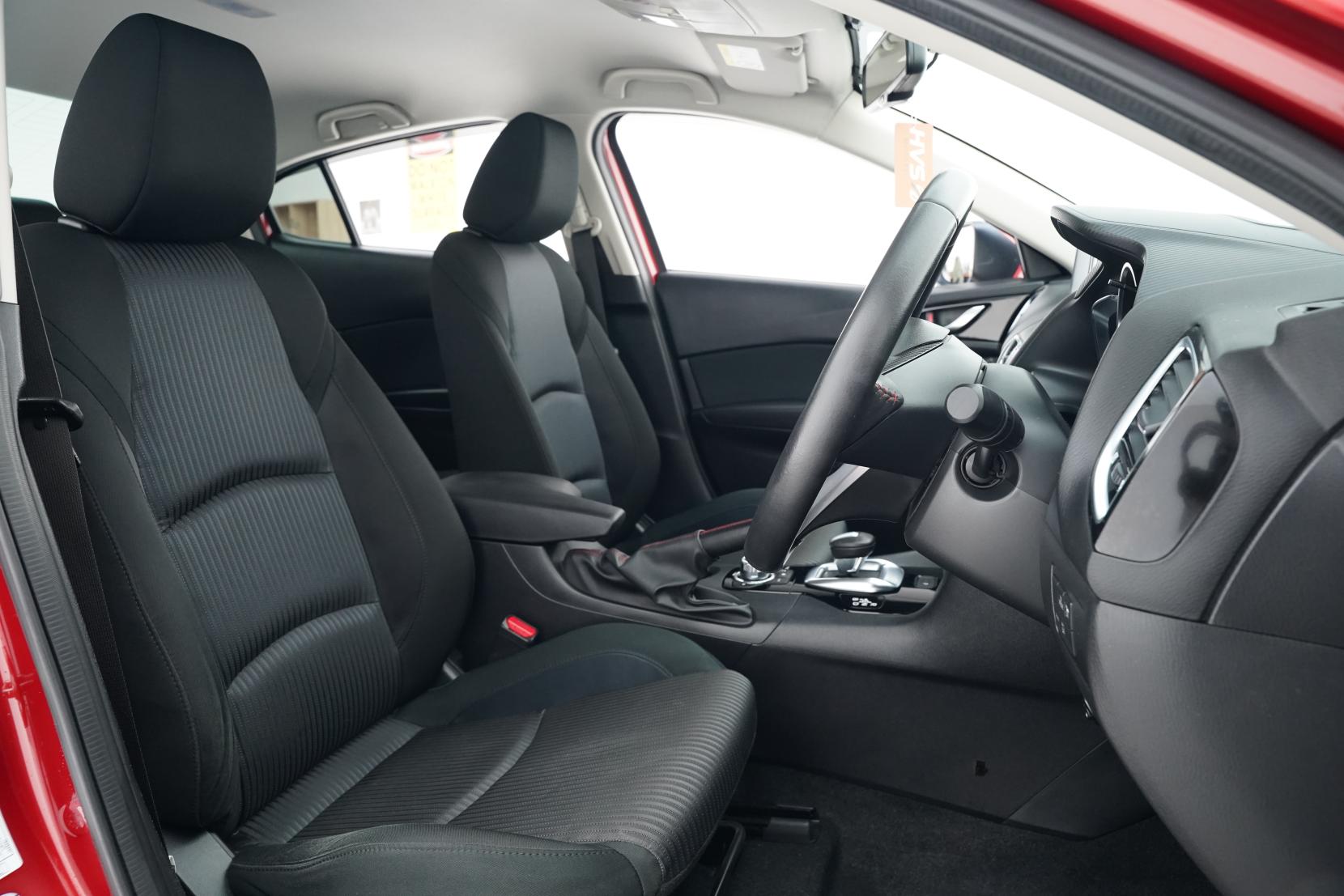 Mazda Axela 2.0 Hybrid S