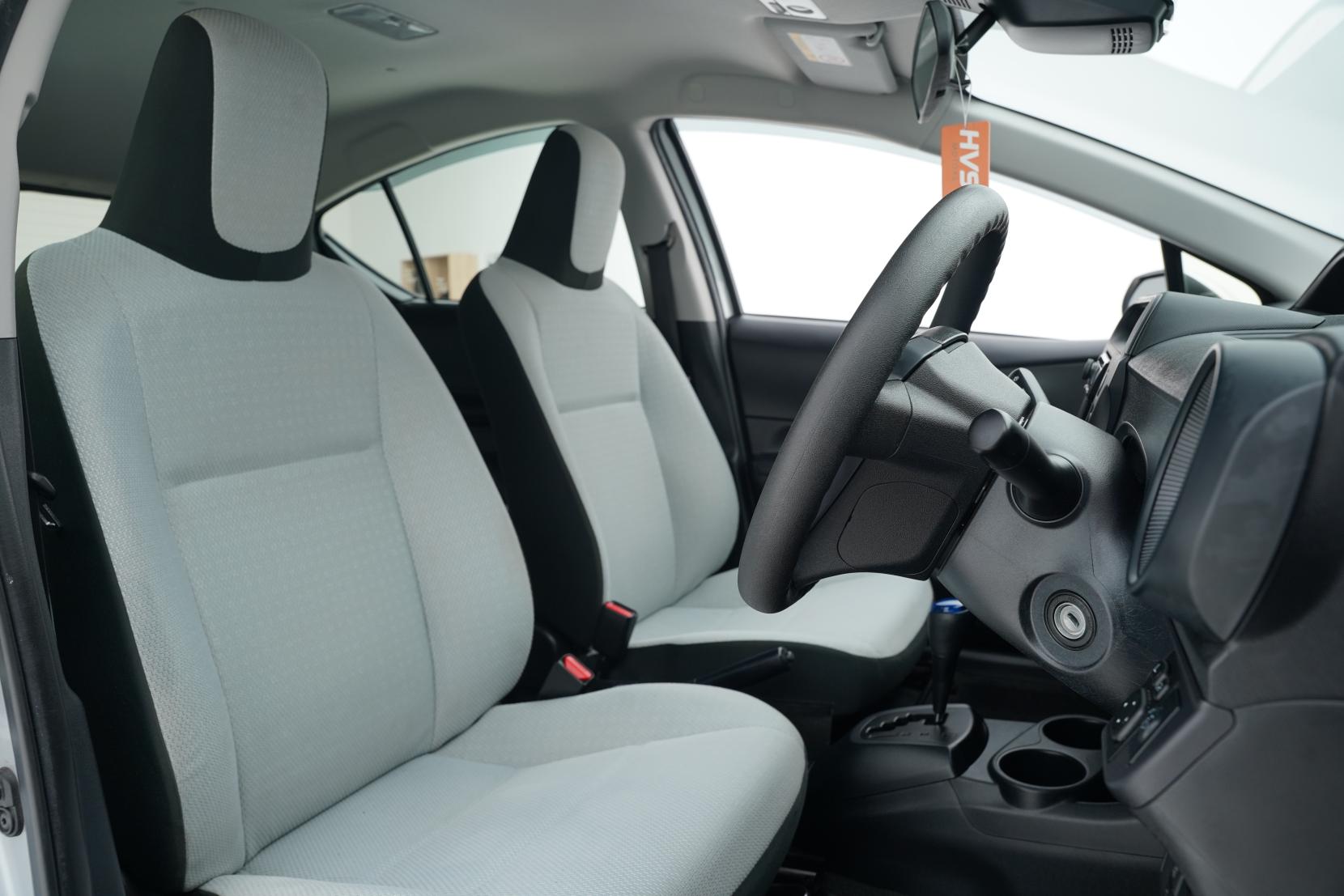 Toyota Aqua Hybrid L