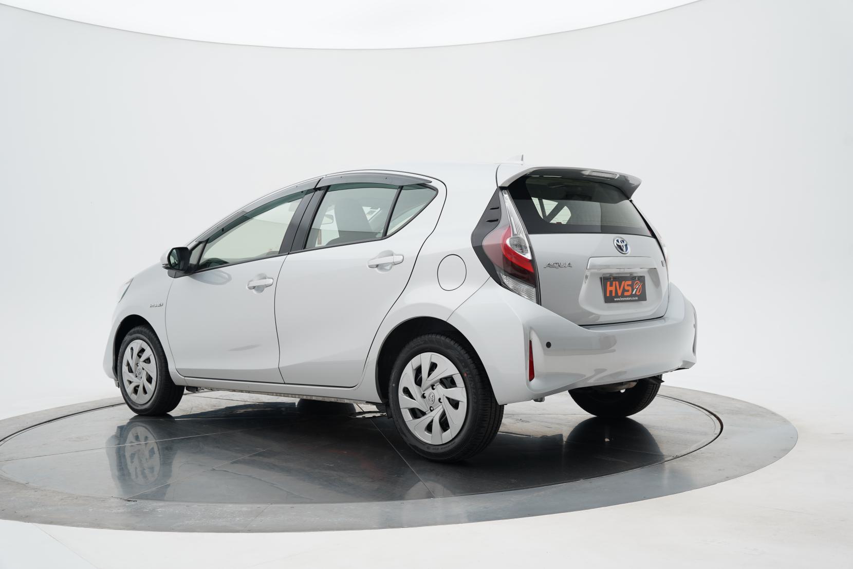 Toyota Aqua Hybrid L