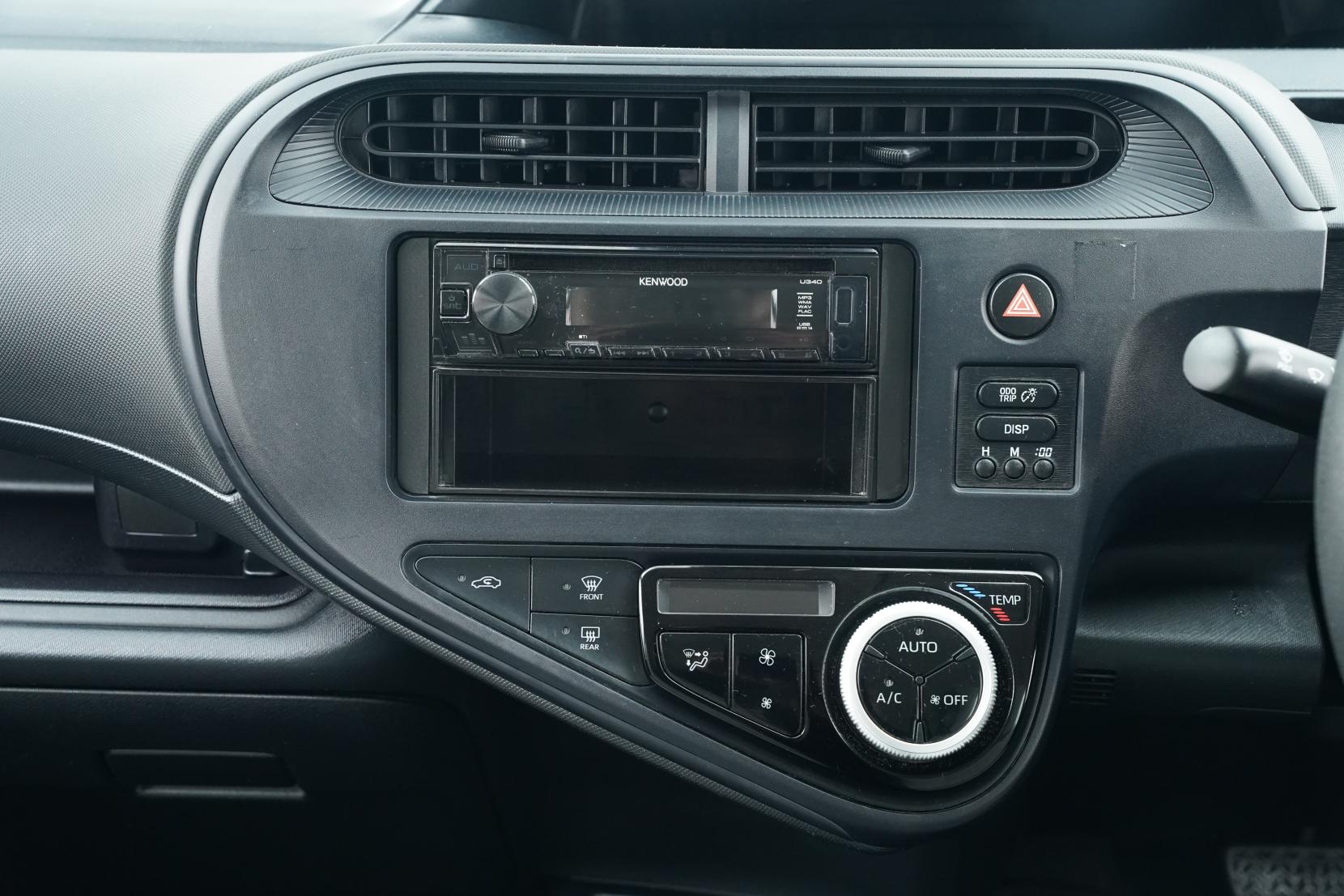 Toyota Aqua Hybrid L