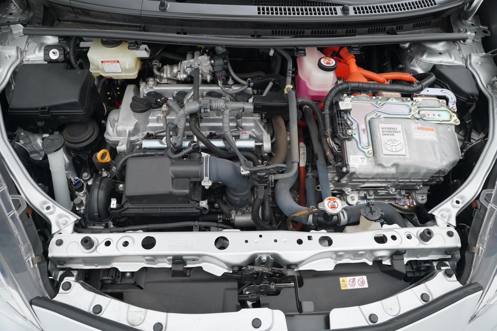 Toyota Aqua Hybrid L