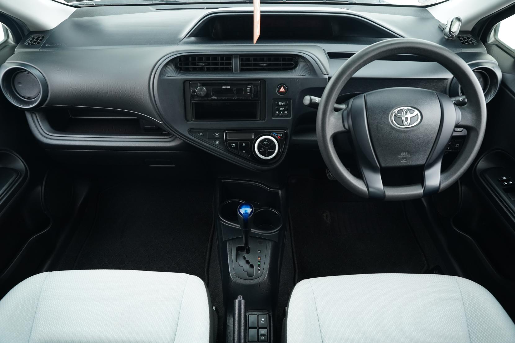Toyota Aqua Hybrid L