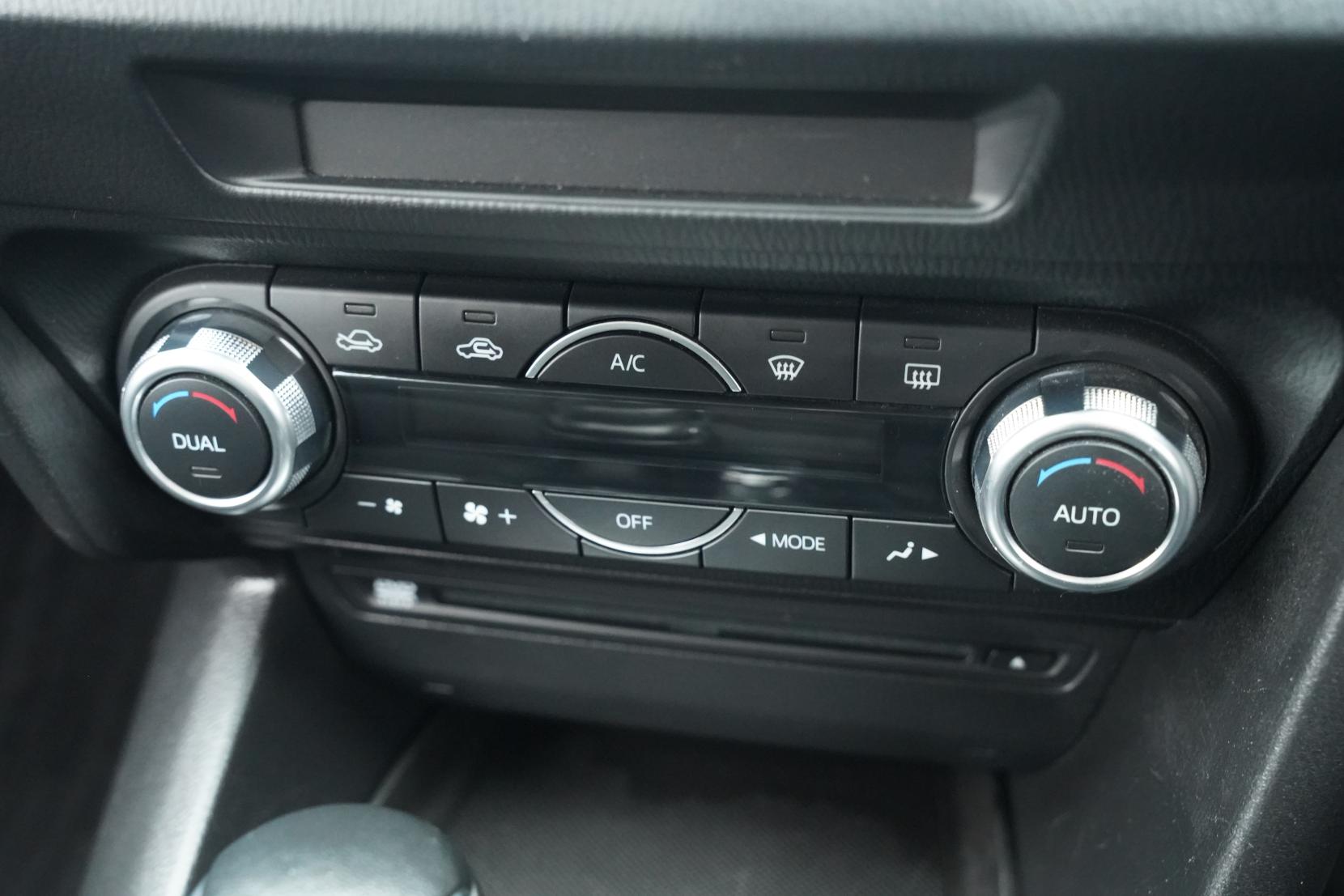 Mazda Axela 2.0 SPORT 20S TOURING