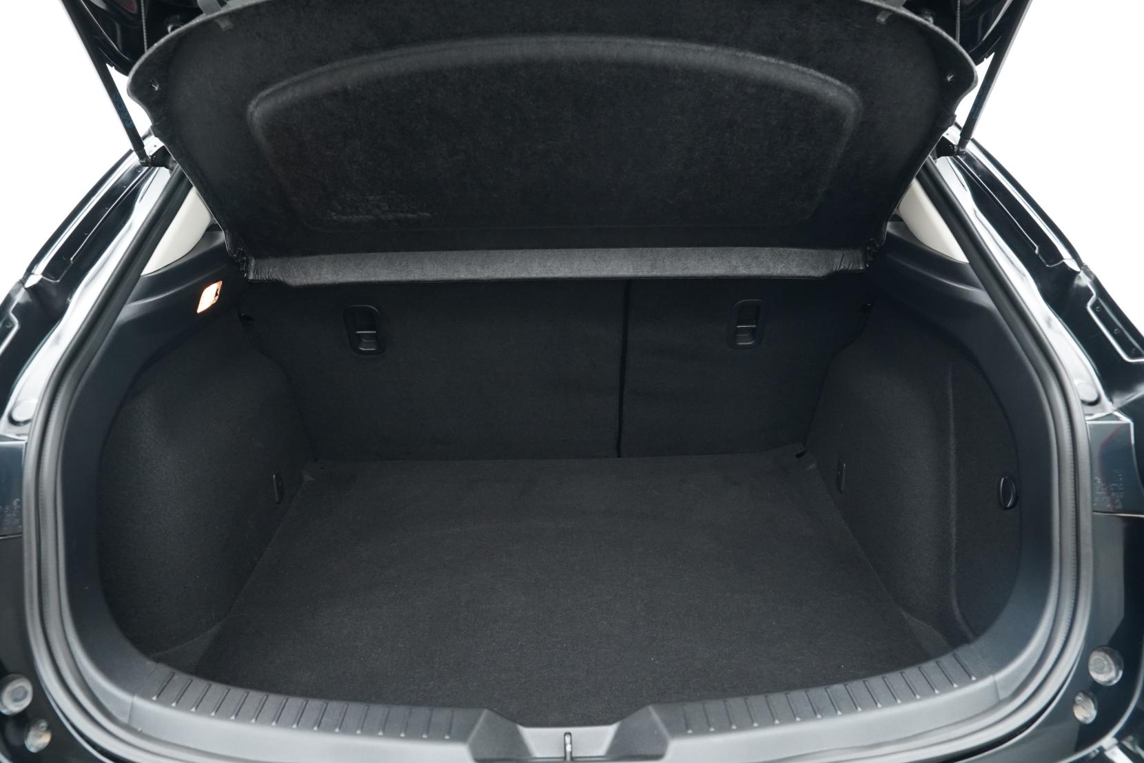 Mazda Axela 2.0 SPORT 20S TOURING