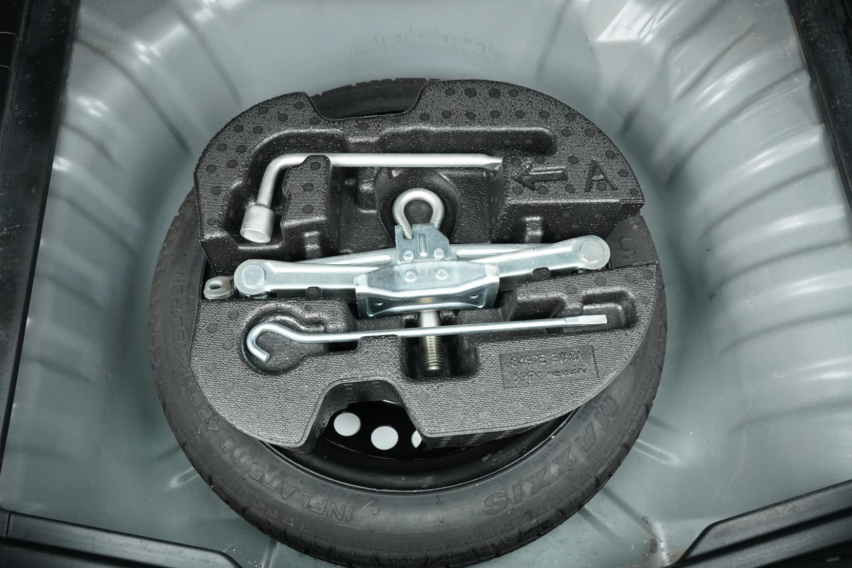 Nissan Note (2004–present) Medalist Emergency Brake