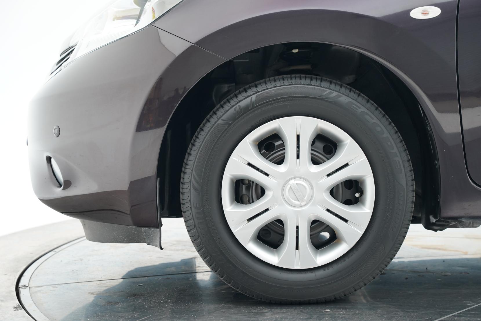 Nissan Note (2004–present) Medalist Emergency Brake