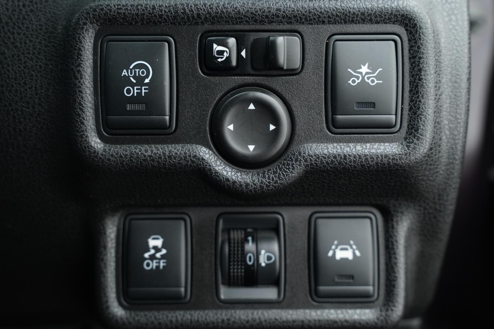 Nissan Note (2004–present) Medalist Emergency Brake