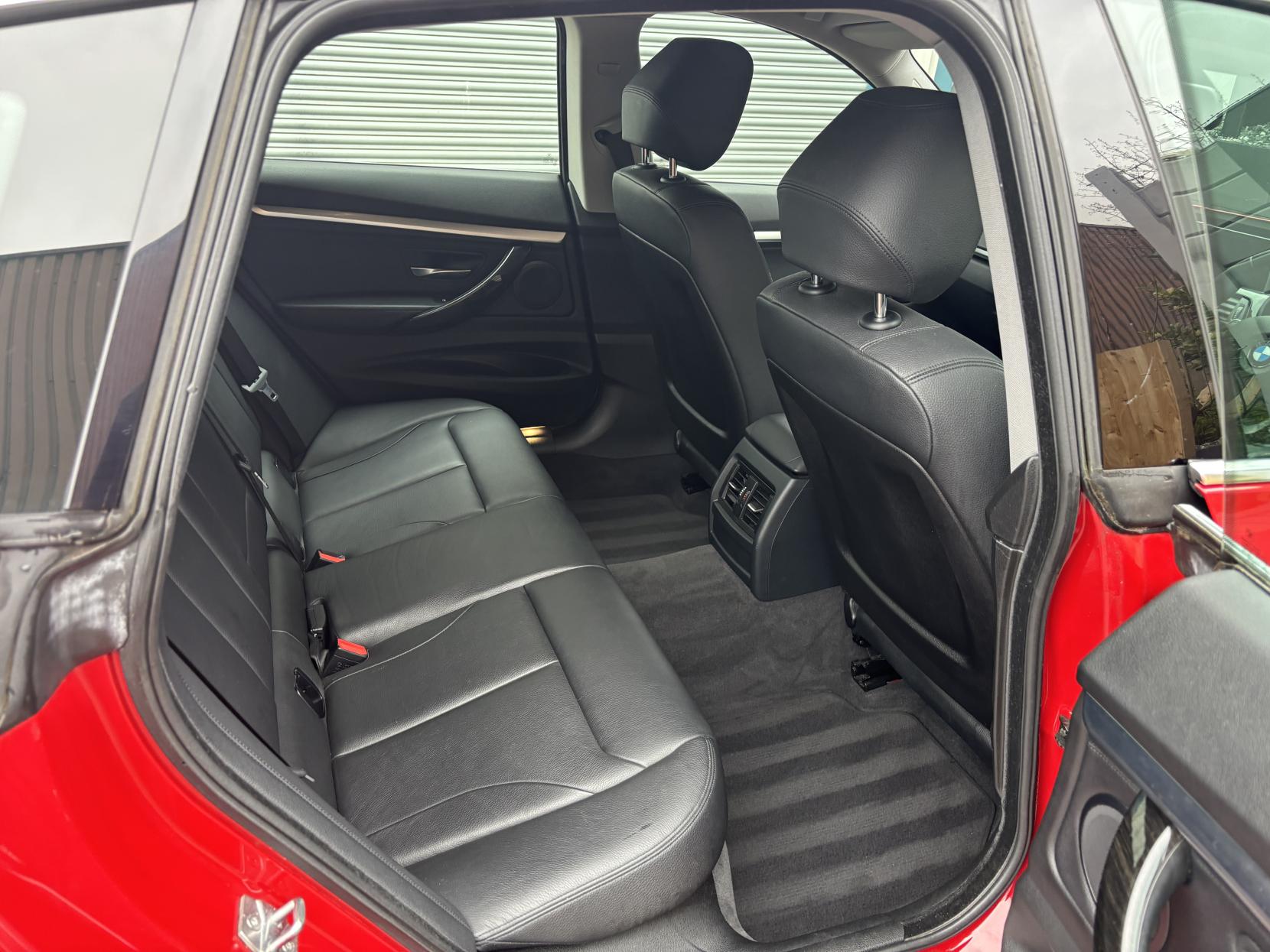 BMW 3 Series Gran Turismo 2.0 320i Luxury GT 5dr Petrol Auto xDrive Euro 6 (s/s) (184 ps)