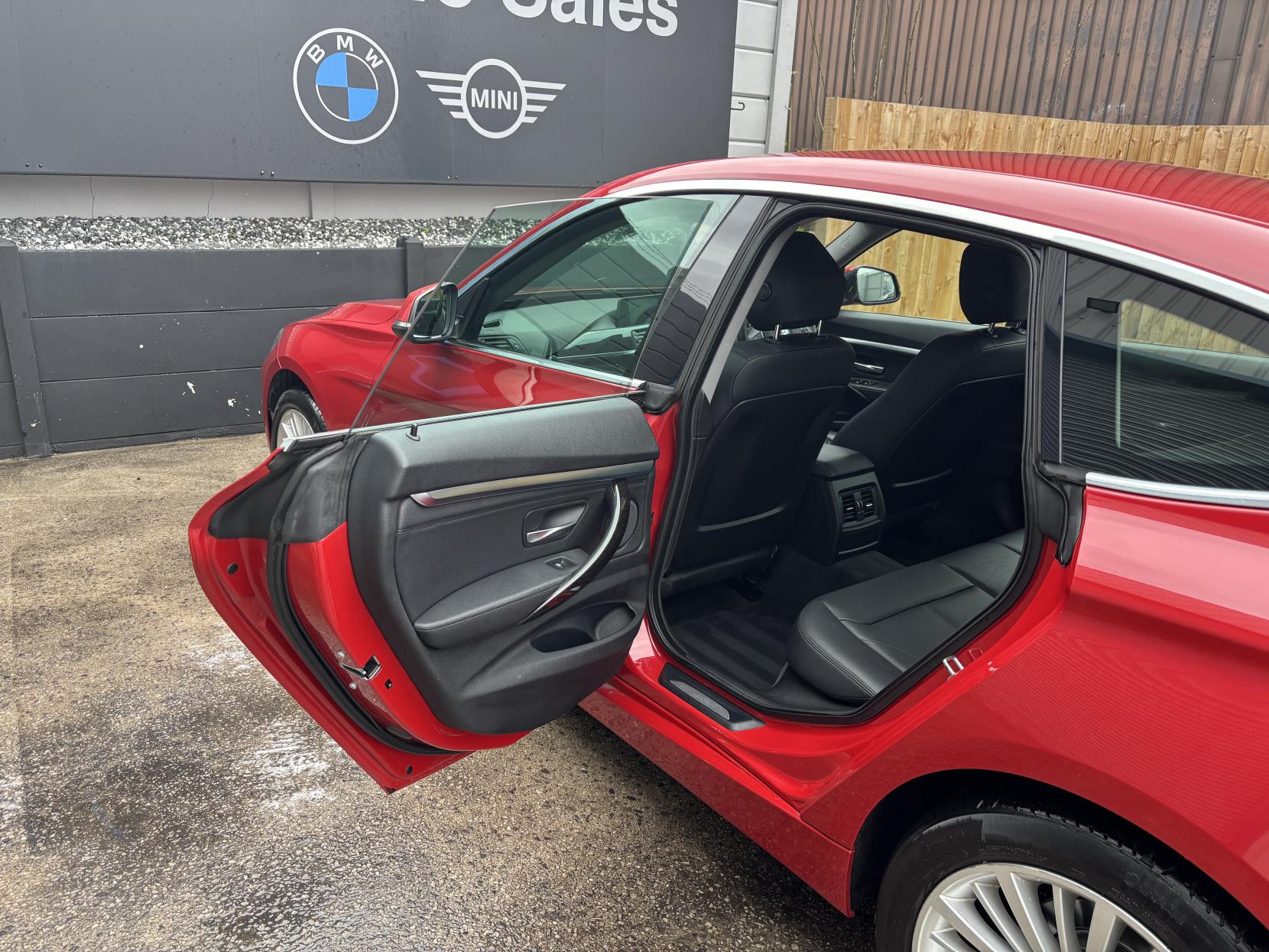 BMW 3 Series Gran Turismo 2.0 320i Luxury GT 5dr Petrol Auto xDrive Euro 6 (s/s) (184 ps)