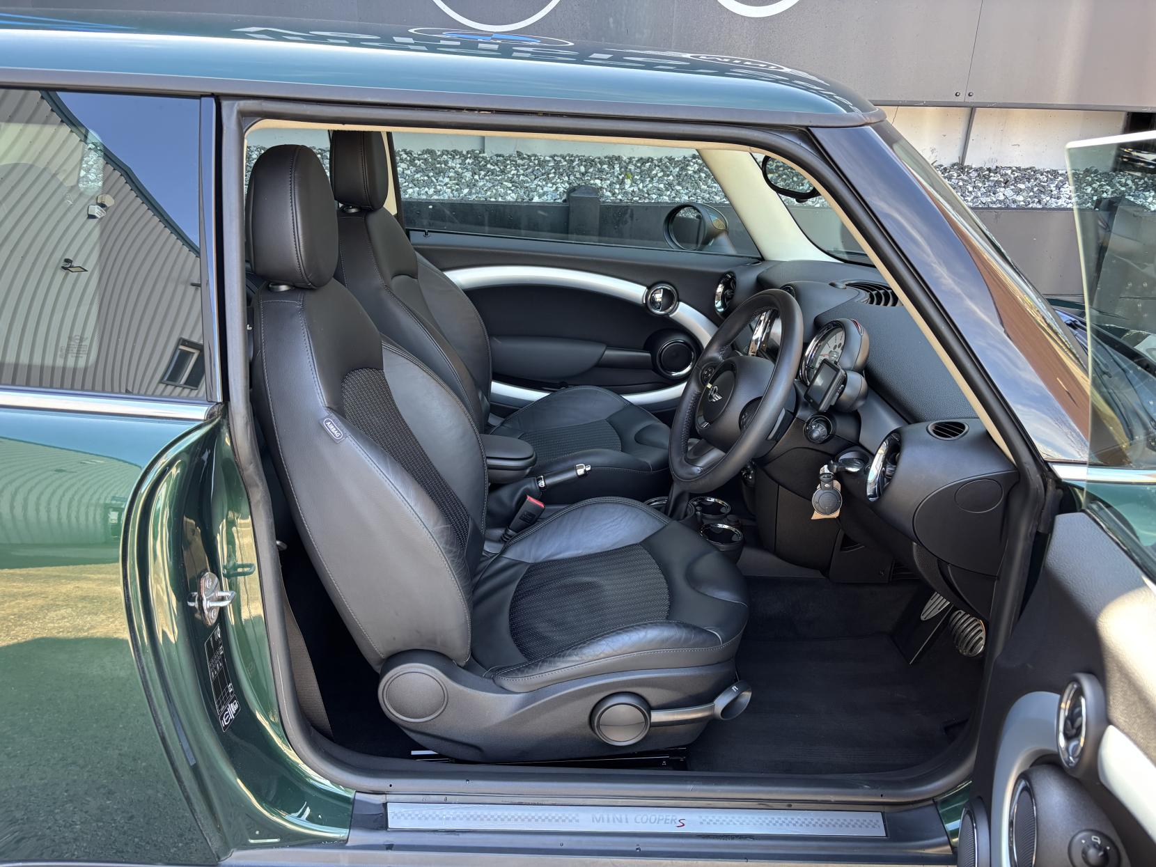 MINI Hatch 1.6 Cooper S Hatchback 3dr Petrol Auto Euro 5 (184 ps)