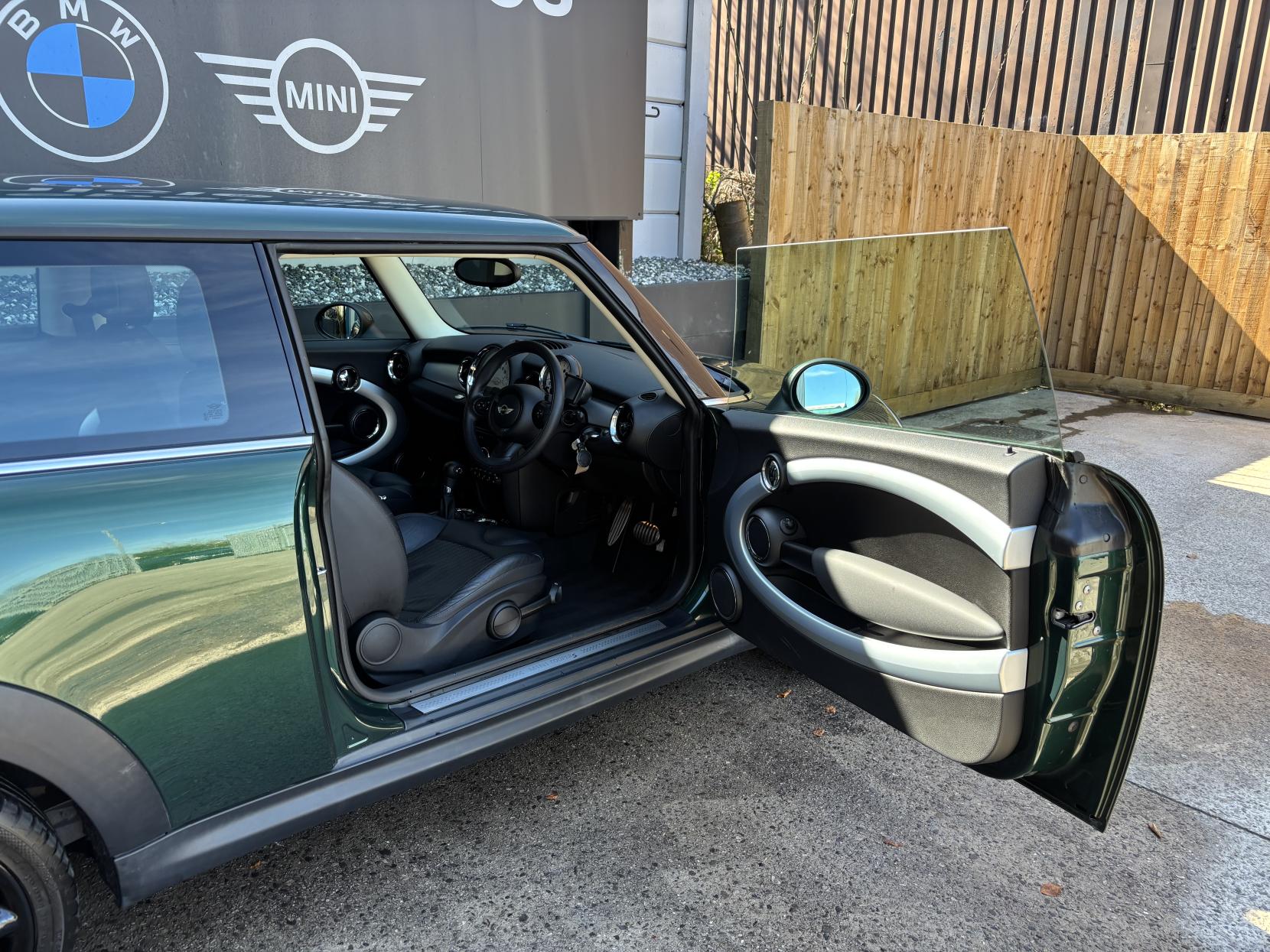 MINI Hatch 1.6 Cooper S Hatchback 3dr Petrol Auto Euro 5 (184 ps)