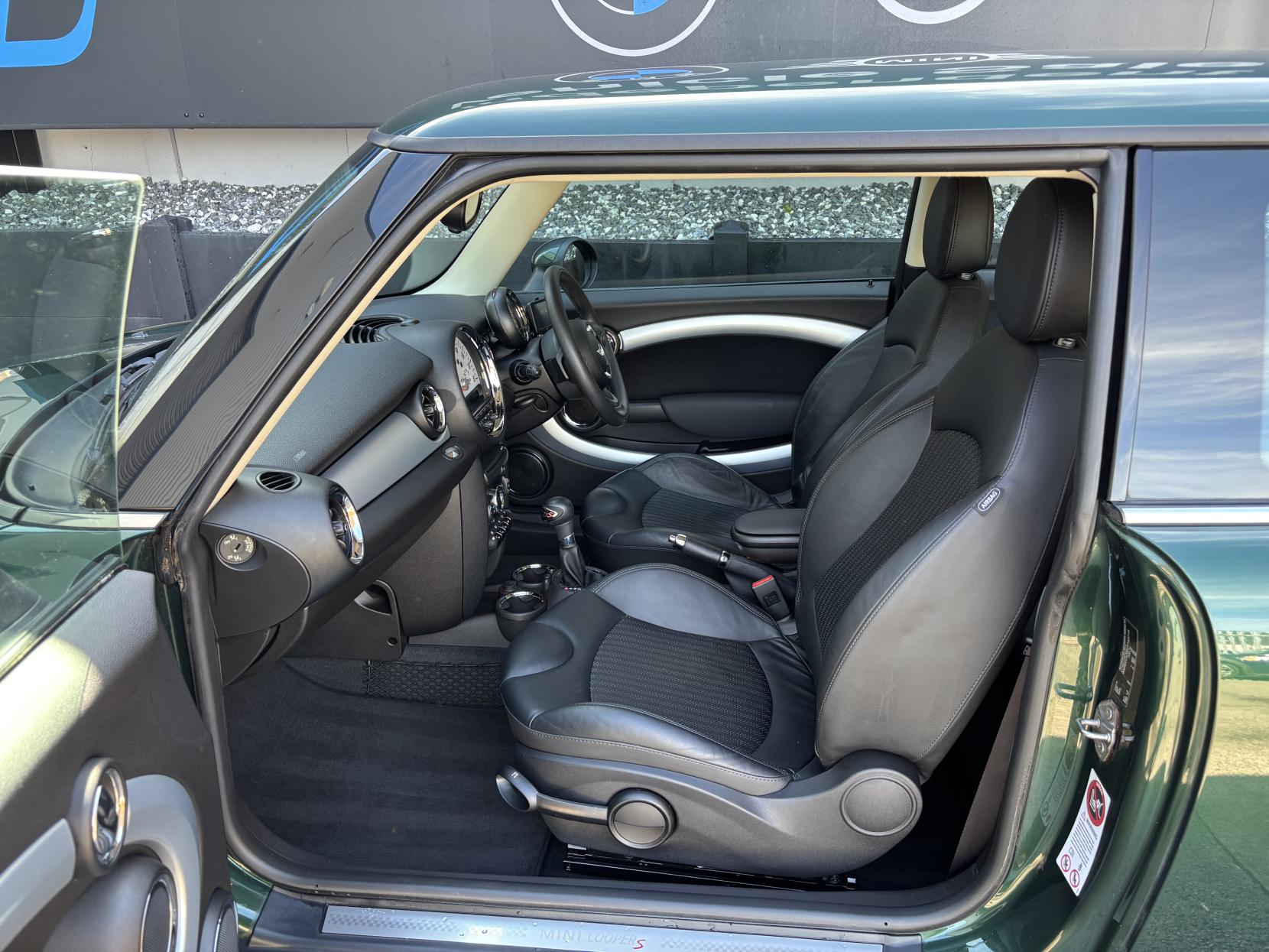 MINI Hatch 1.6 Cooper S Hatchback 3dr Petrol Auto Euro 5 (184 ps)