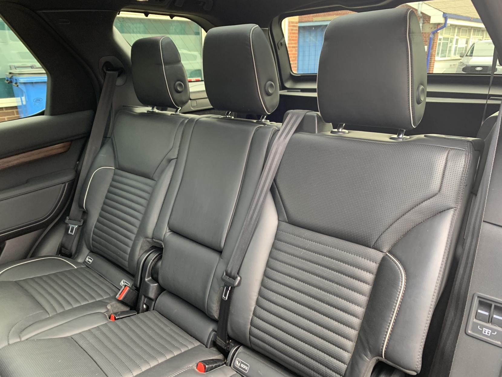 Land Rover Discovery 3.0 SD V6 HSE SUV 5dr Diesel Auto 4WD Euro 6 (s/s) (306 ps)