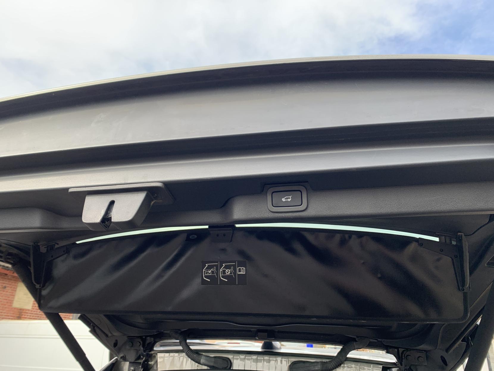 Land Rover Discovery 3.0 SD V6 HSE SUV 5dr Diesel Auto 4WD Euro 6 (s/s) (306 ps)