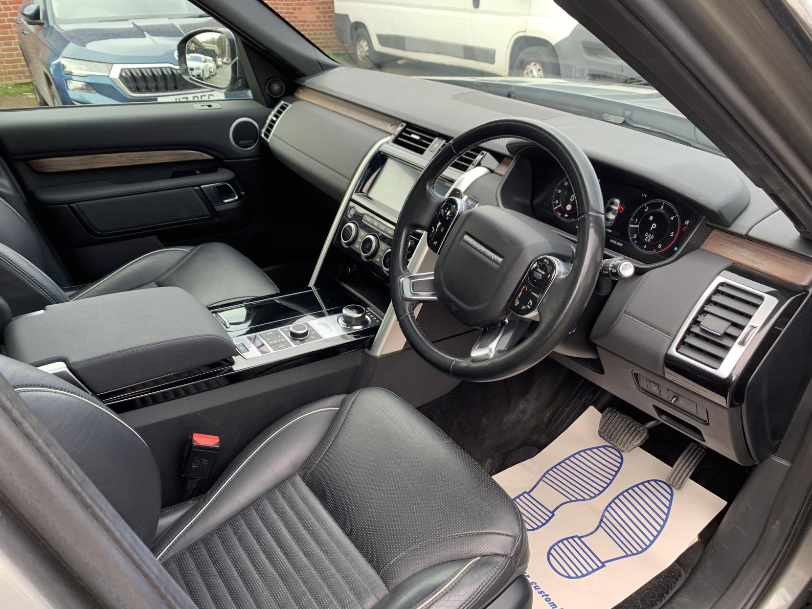 Land Rover Discovery 3.0 SD V6 HSE SUV 5dr Diesel Auto 4WD Euro 6 (s/s) (306 ps)