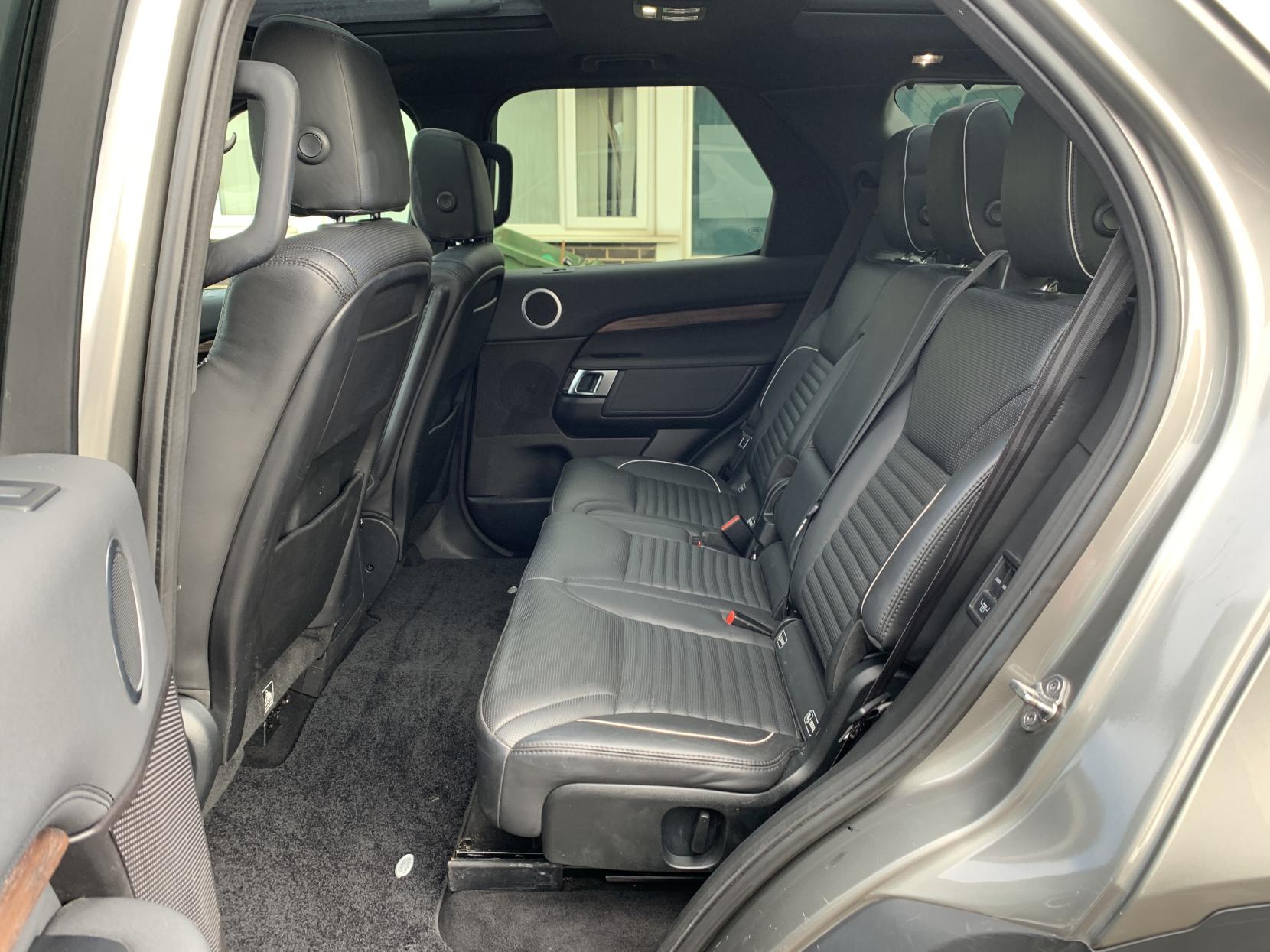 Land Rover Discovery 3.0 SD V6 HSE SUV 5dr Diesel Auto 4WD Euro 6 (s/s) (306 ps)