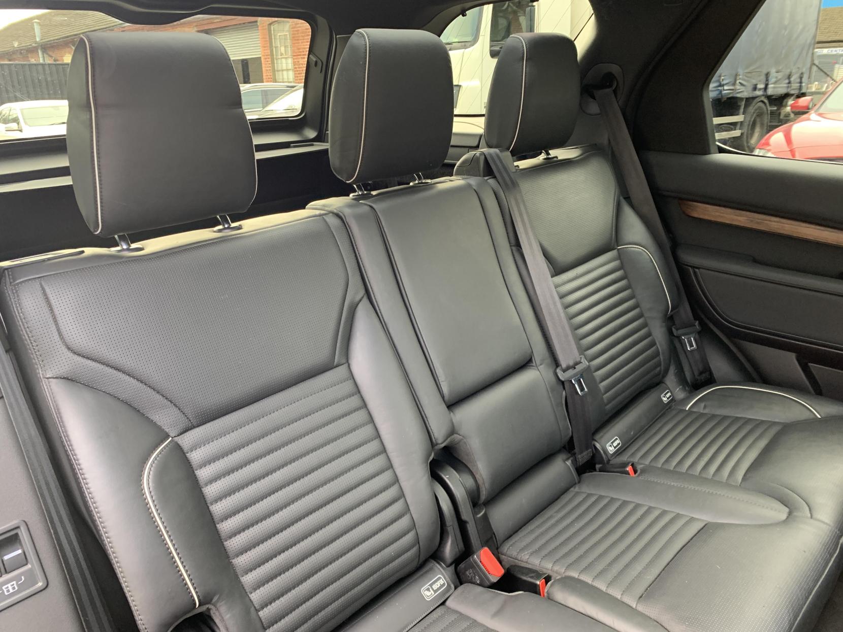 Land Rover Discovery 3.0 SD V6 HSE SUV 5dr Diesel Auto 4WD Euro 6 (s/s) (306 ps)