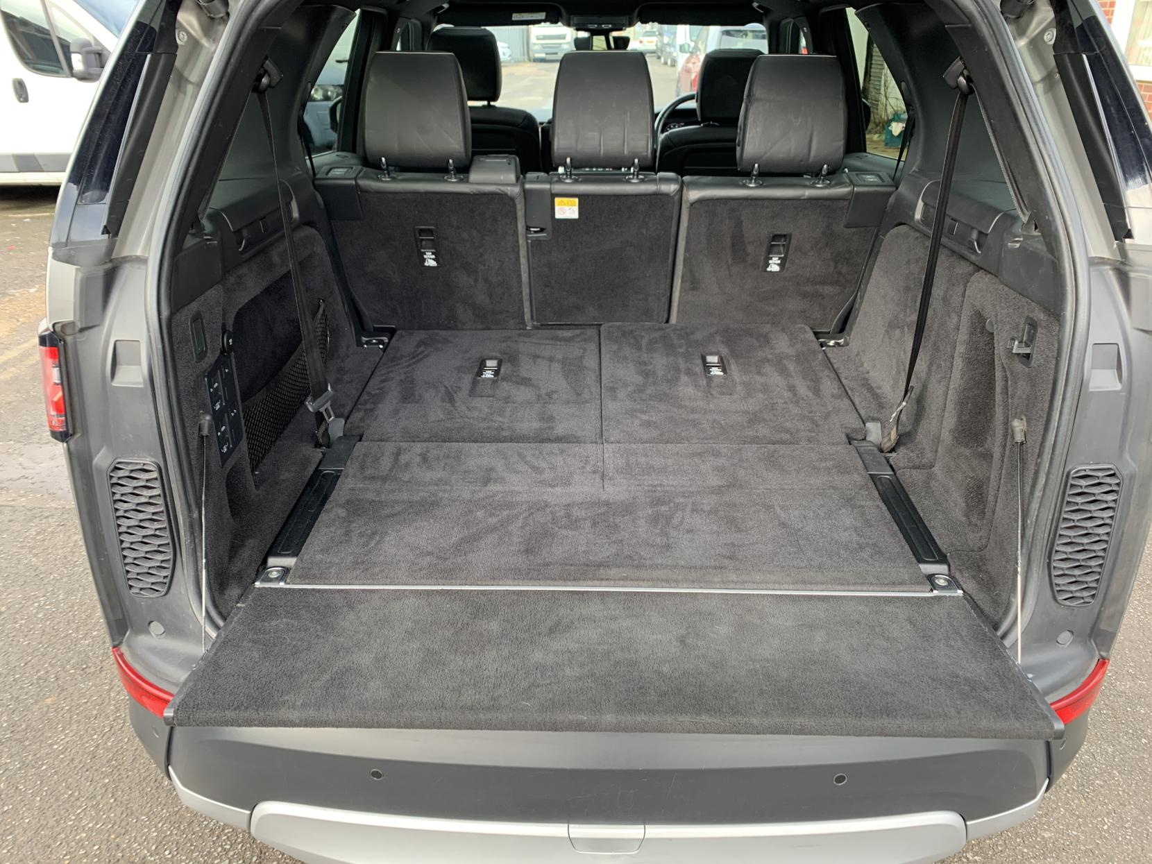 Land Rover Discovery 3.0 SD V6 HSE SUV 5dr Diesel Auto 4WD Euro 6 (s/s) (306 ps)